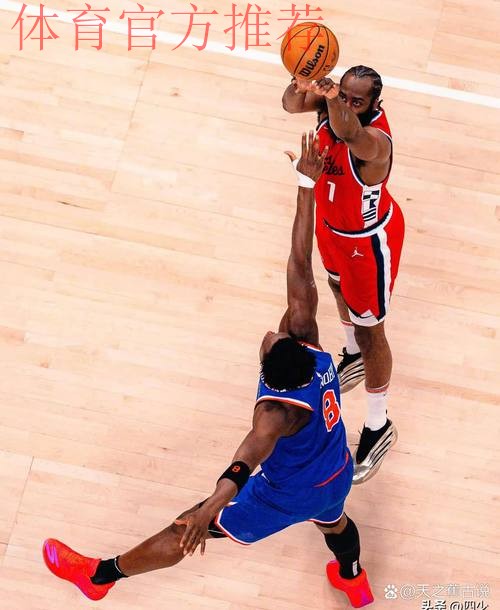 次节还剩4分钟哈登追身三分命中，取得本场首记运动战进球